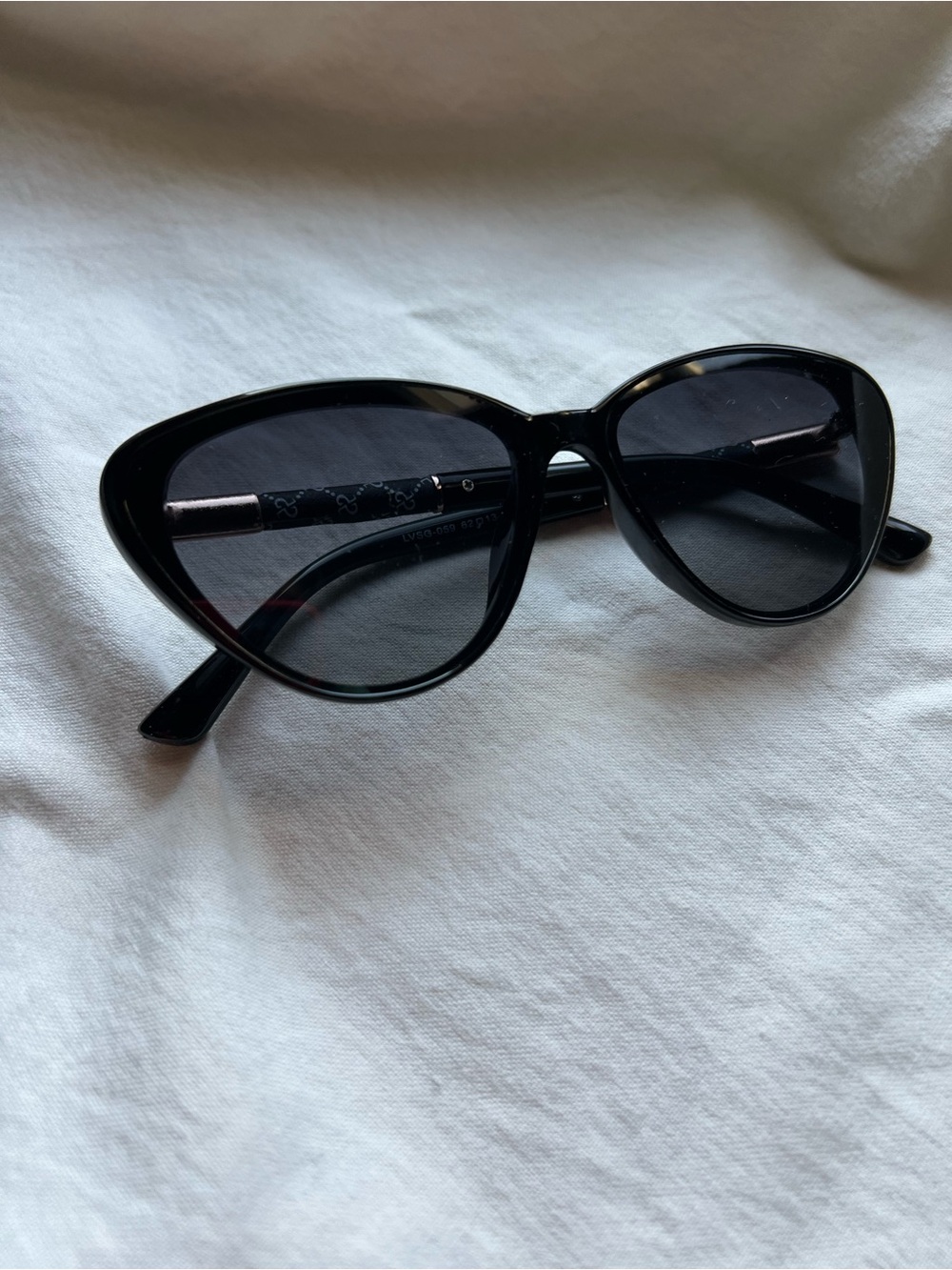 Black Cat-Eye Women's Sunglasses - Picture 4 of 5